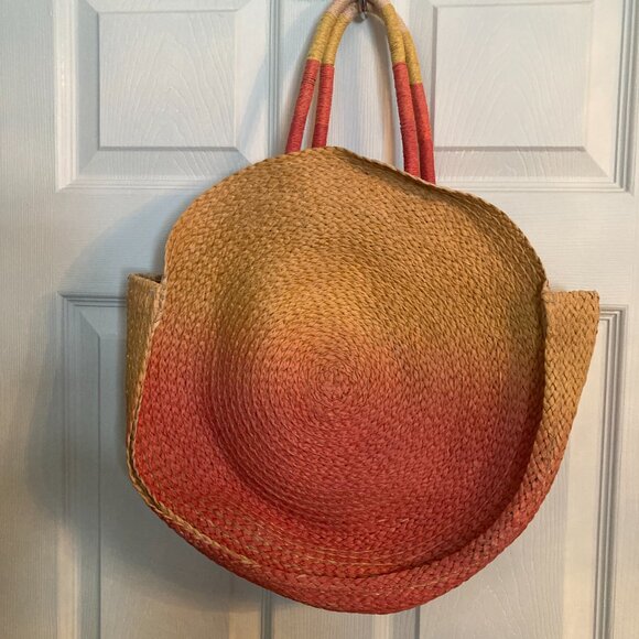 Summer / Beach Wicker Bag -EUC - Picture 1 of 6